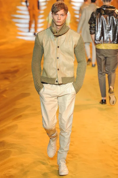 Look 13
